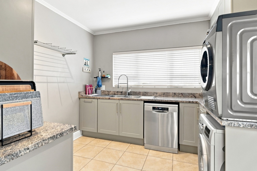 5 Bedroom Property for Sale in Stonehurst Mountain Estate Western Cape
